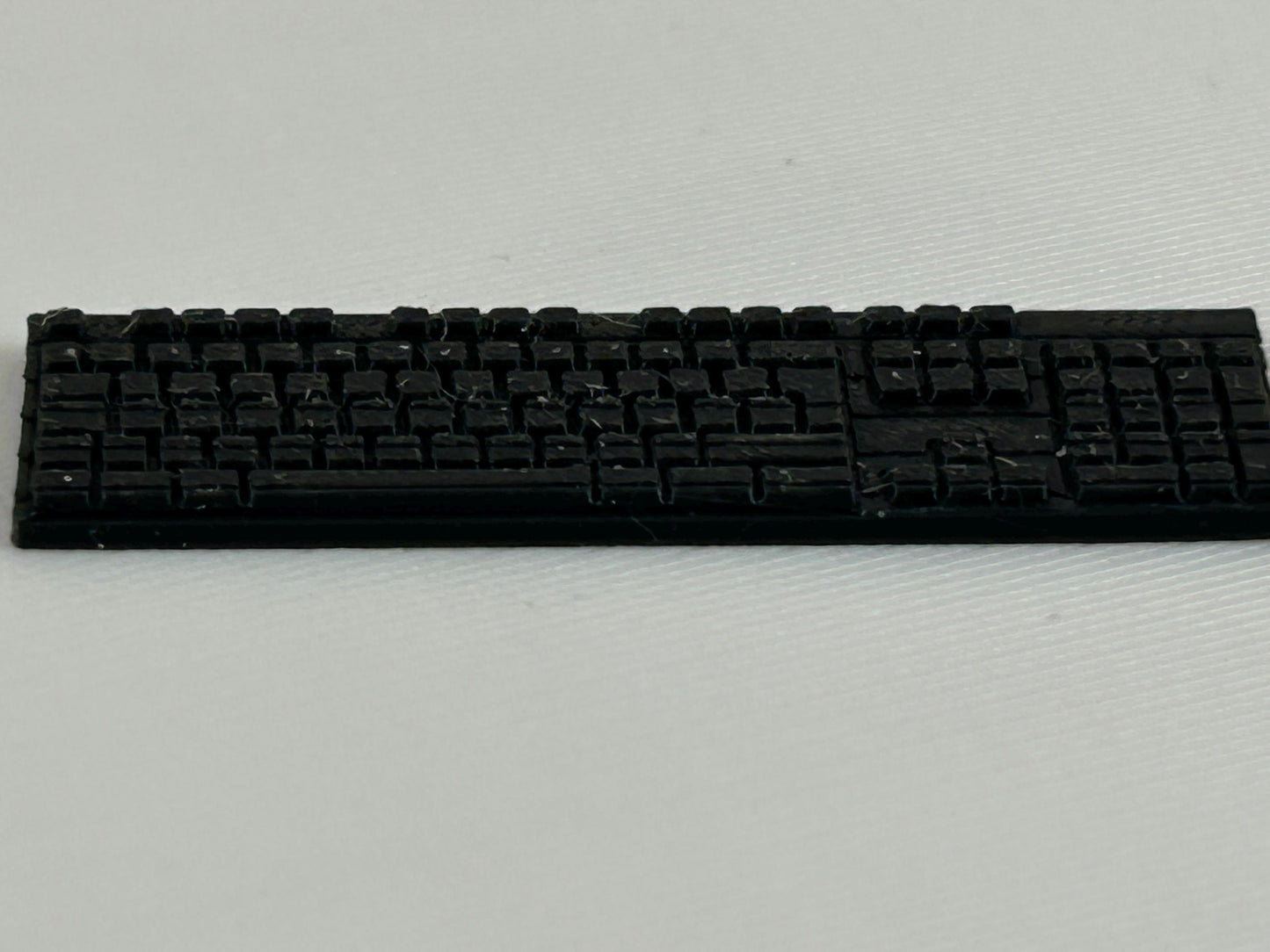 Miniatur-Tastatur 1:12 – Puppenhaus Miniatur Zubehör – Winziges Computer-Keyboard für Dioramen & Sammler