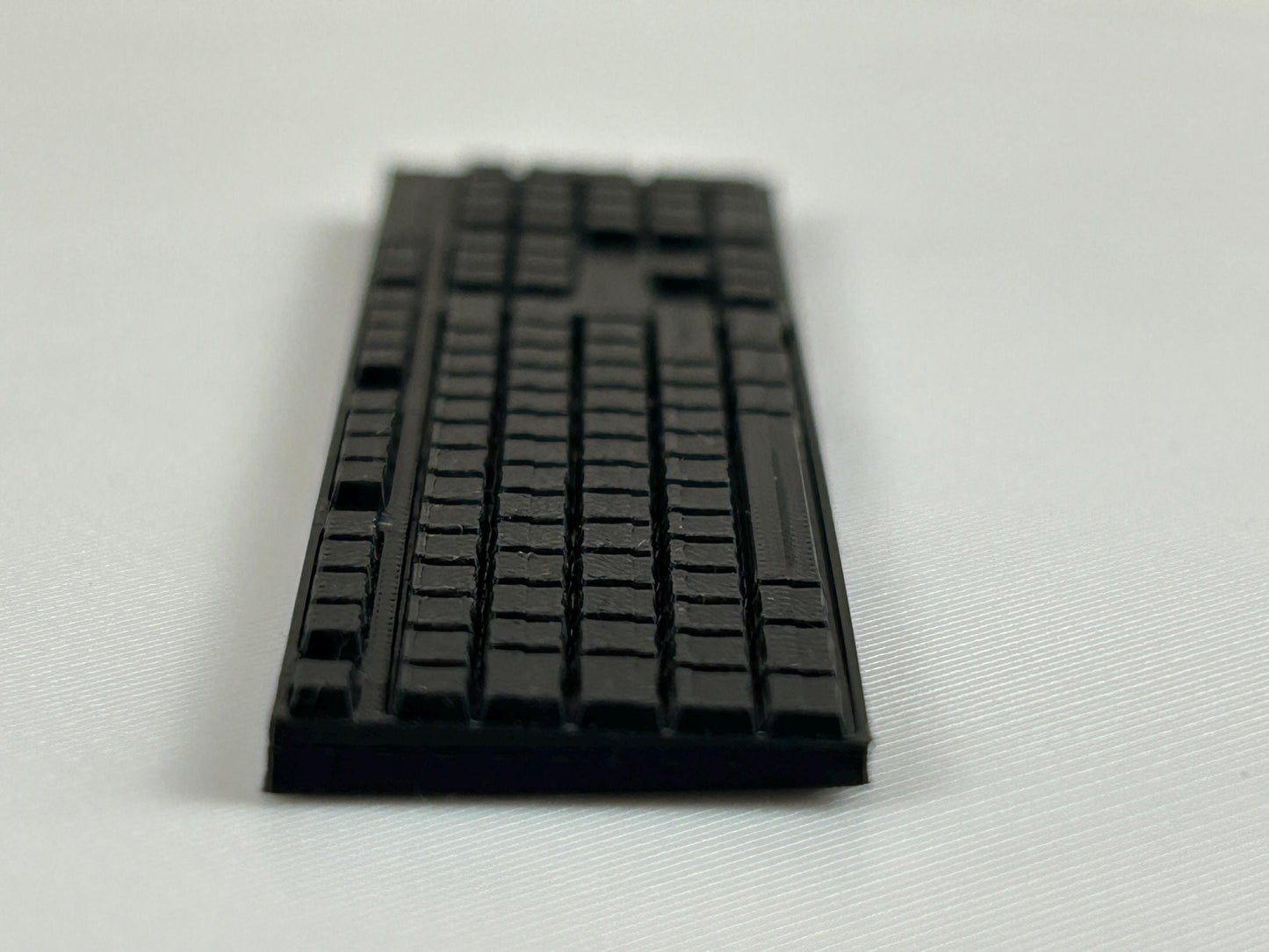 Miniatur-Tastatur 1:6 – Puppenhaus Miniatur Zubehör – Winziges Computer-Keyboard für Dioramen & Sammler