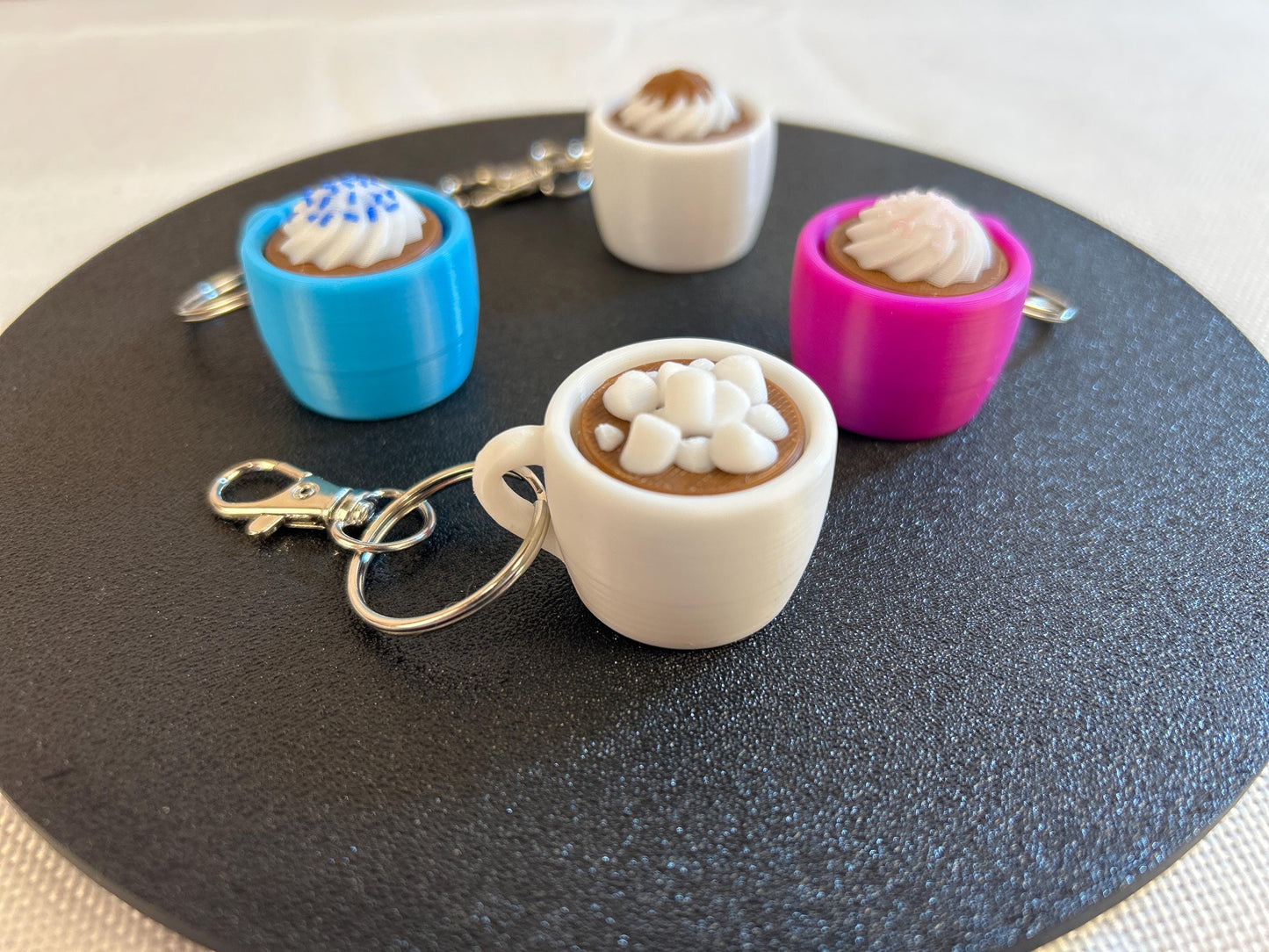 Fidget Clicker Set Kaffeetassendesign – 4er Set mit Schlüsselring und Karabiner – Leise & Laute Varianten