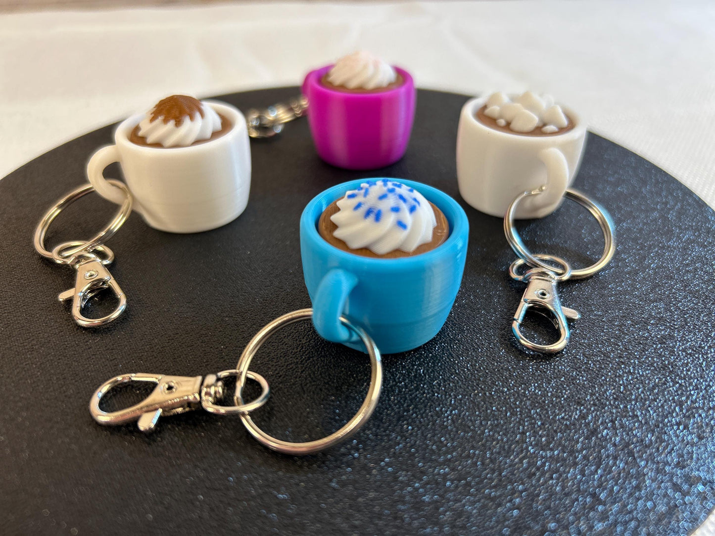 Fidget Clicker Set Kaffeetassendesign – 4er Set mit Schlüsselring und Karabiner – Leise & Laute Varianten