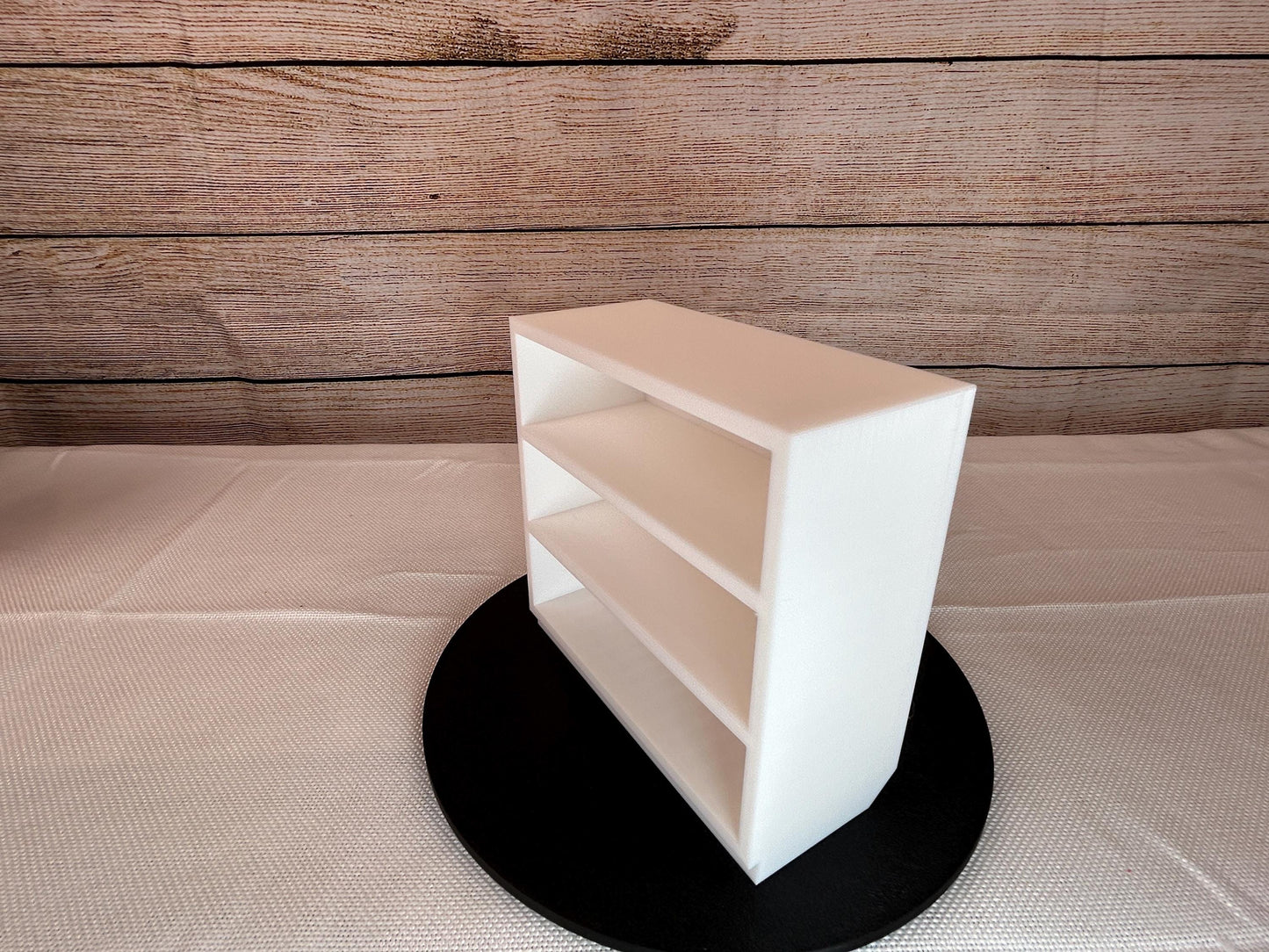 Moderner Waschtisch-Unterschrank im Maßstab 1:6 – Weißer Miniatur-Badezimmerschrank mit Ablagefächern für Puppenhäuser und Dioramen