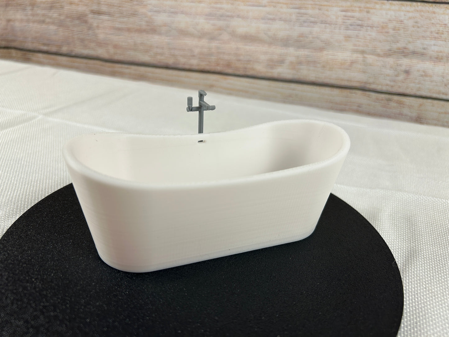 Miniatur-Badewanne freistehend 1:12 – Perfekt für Puppenhäuser und Dioramen