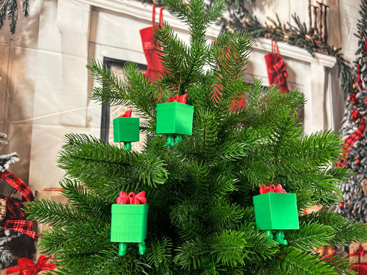 Geschenk mit baumelnden Füßchen 4er Set - Weihnachtsbaumdeko –  grüne Geschenke mit roter Schleife – Christbaumschmuck, Christbaumbehang