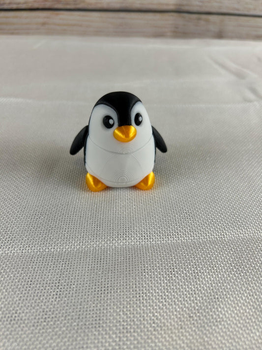 Pinguin beweglich aus PLA – wohl genährter, rundlicher, niedlicher Deko-Pinguin in Schwarz-Weiß-Orange, Figur für Sammler, süße Geschenkidee