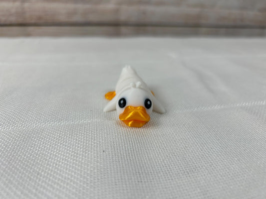 Ente beweglich, weiß - orange, aus PLA, Deko-Ente, dekorative Schreibtischfigur, modernes Wohnaccessoire, Geschenkidee