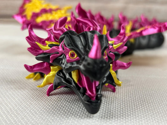 Majestätischer Schwarzdrache, loderndes Design aus Silk PLA – Bewegliche Figur mit Glanz-Finish, Geschenkidee für Fantasyfans, Dekofigur